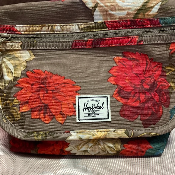 Herschel Supply Company Handbags - Herschel Floral Crossbody bag (pre-owned) like new!
